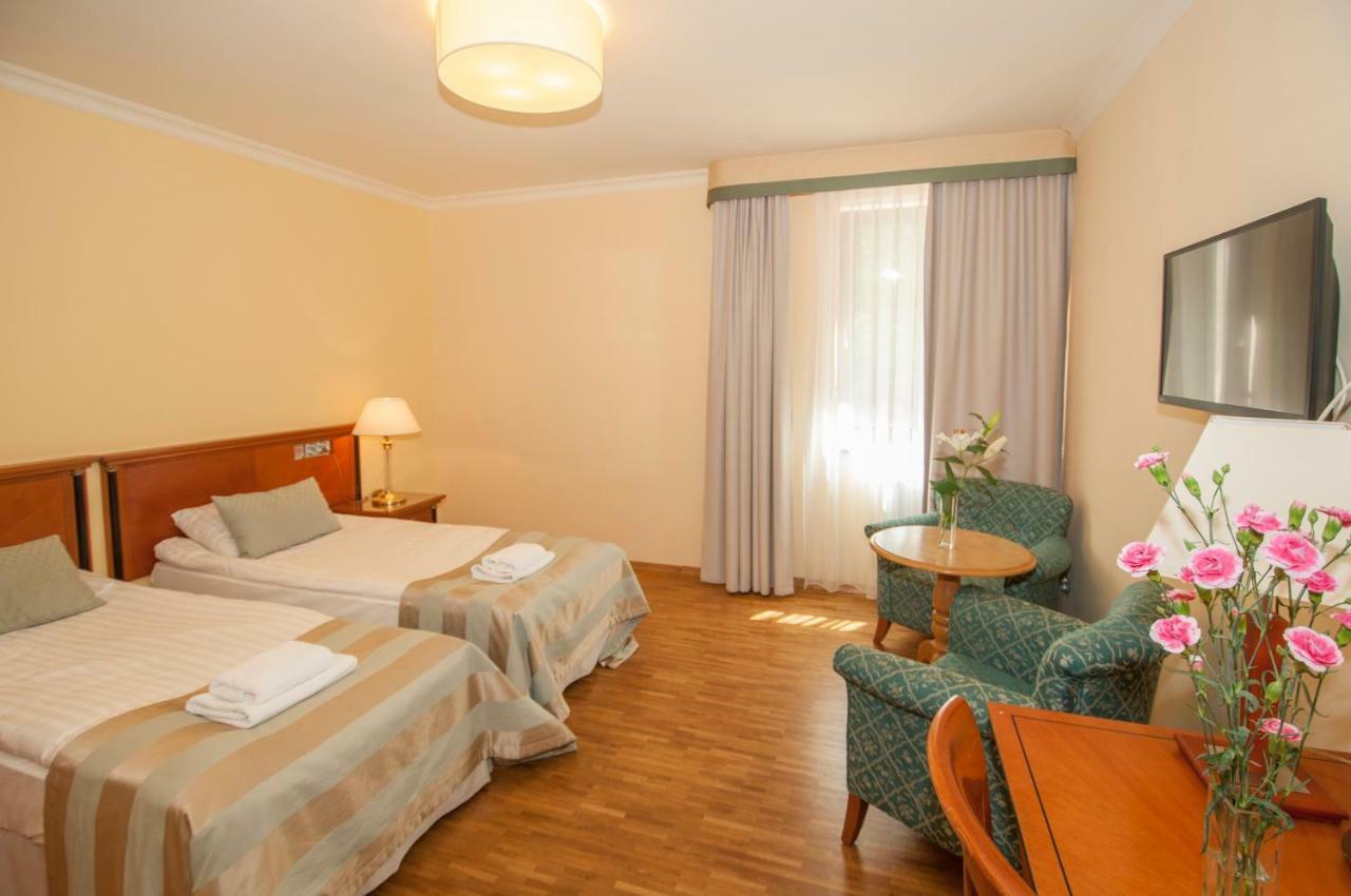 Hotel Mir-Jan Spa Ladek-Zdroj Bagian luar foto
